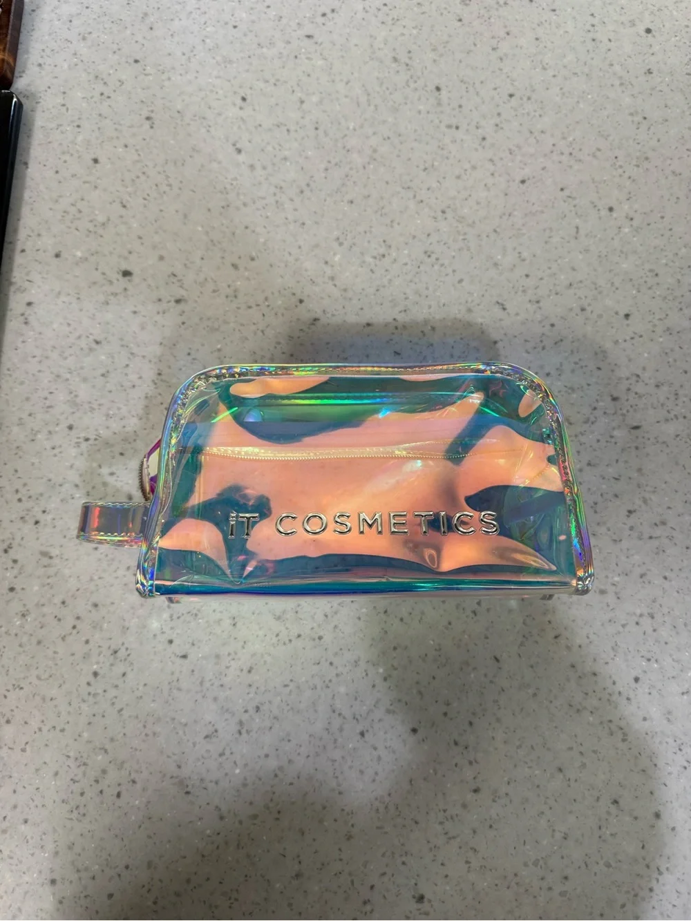 it cosmetics Iridescent Holographic Travel Pouch